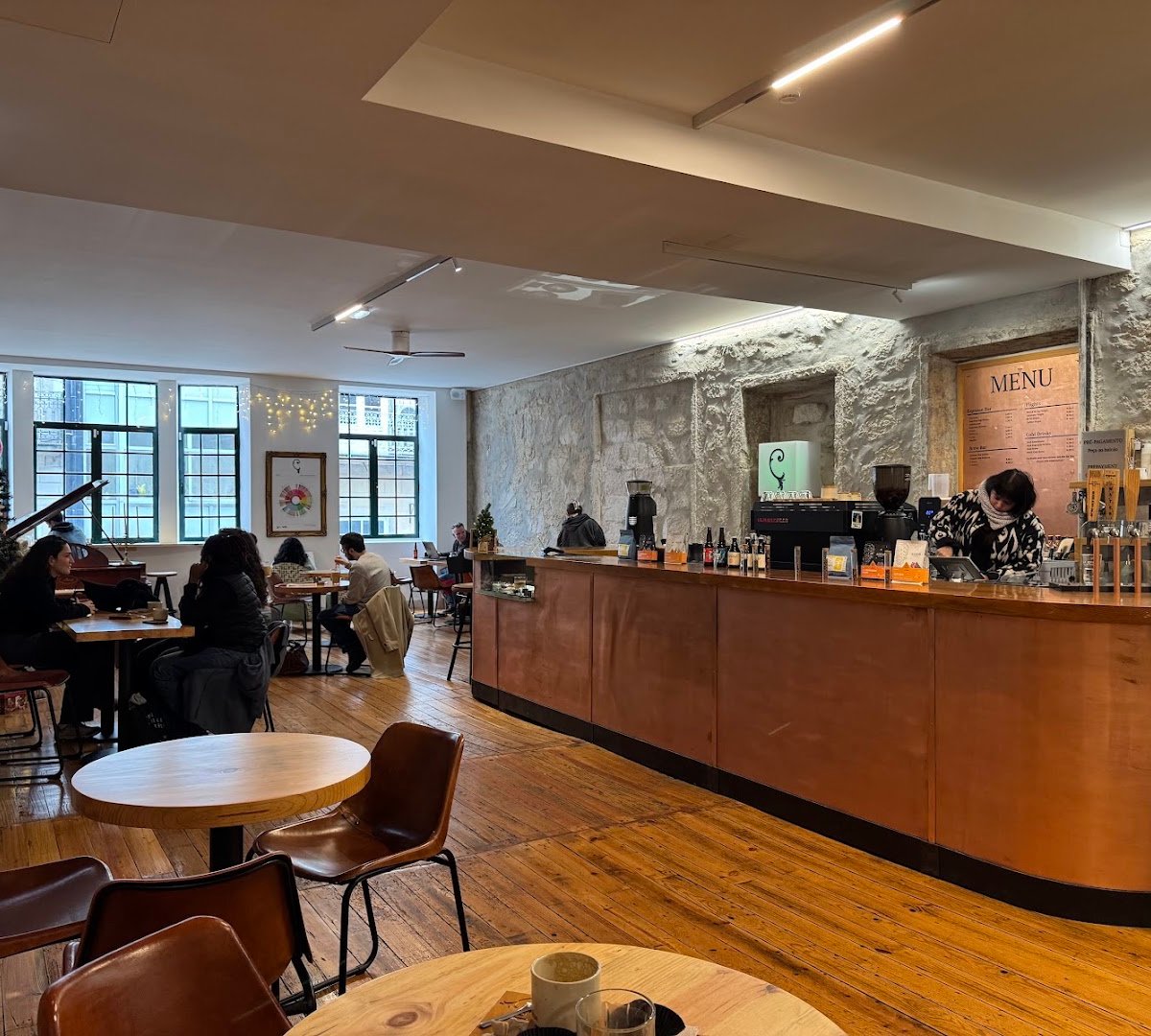 Interior of C'alma Coffee Room, specialty coffee shop in Porto