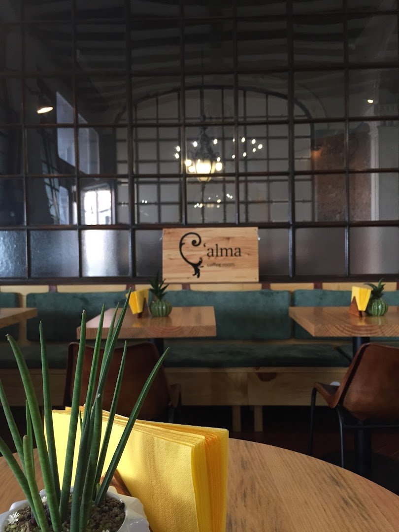 Interior of C'alma Coffee Room, specialty coffee shop in Porto