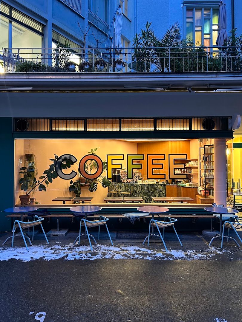 Storefront of Tuttee Fruttee Coffee, specialty coffee shop in Zurich
