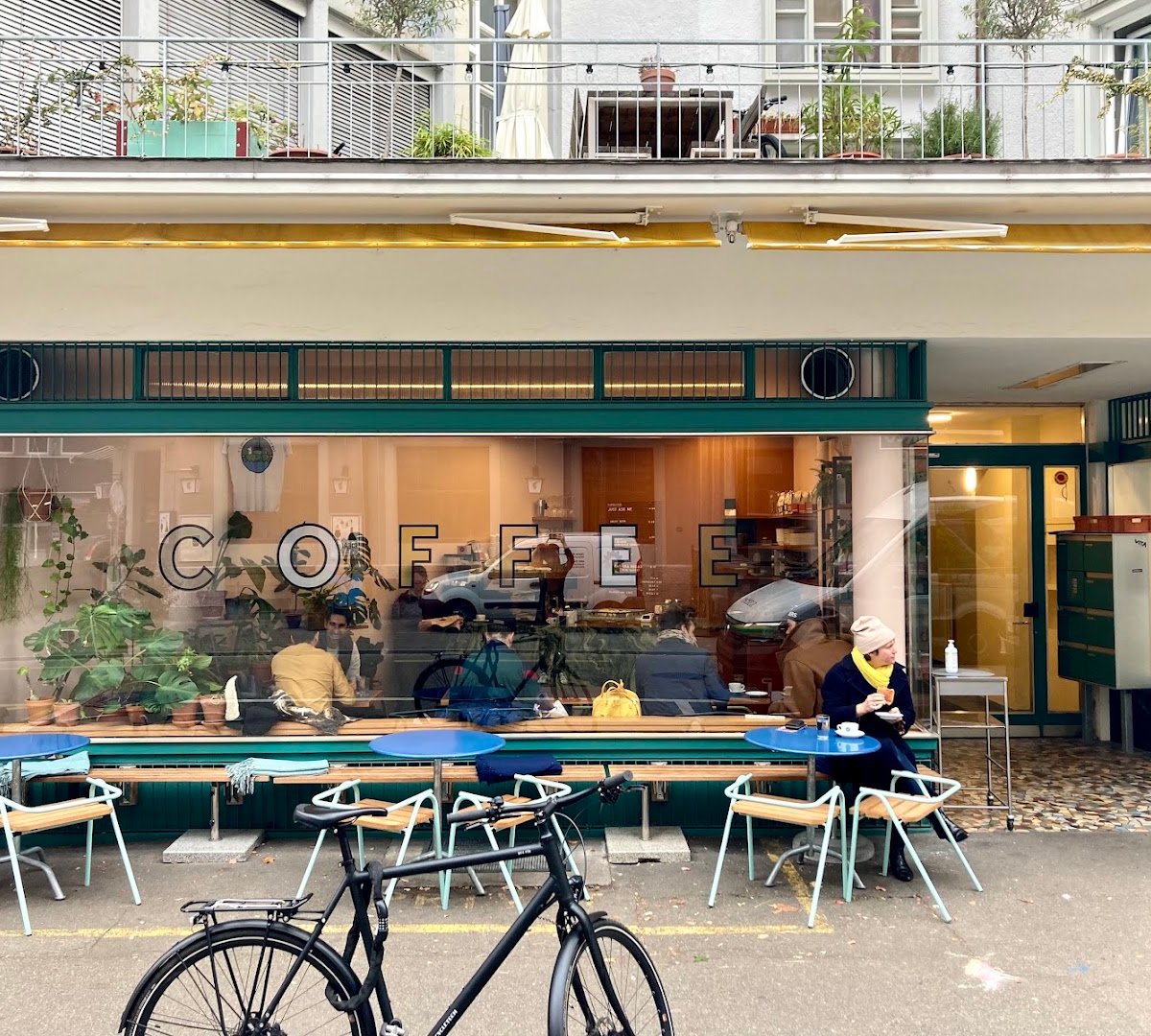 Storefront of Tuttee Fruttee Coffee, specialty coffee shop in Zurich