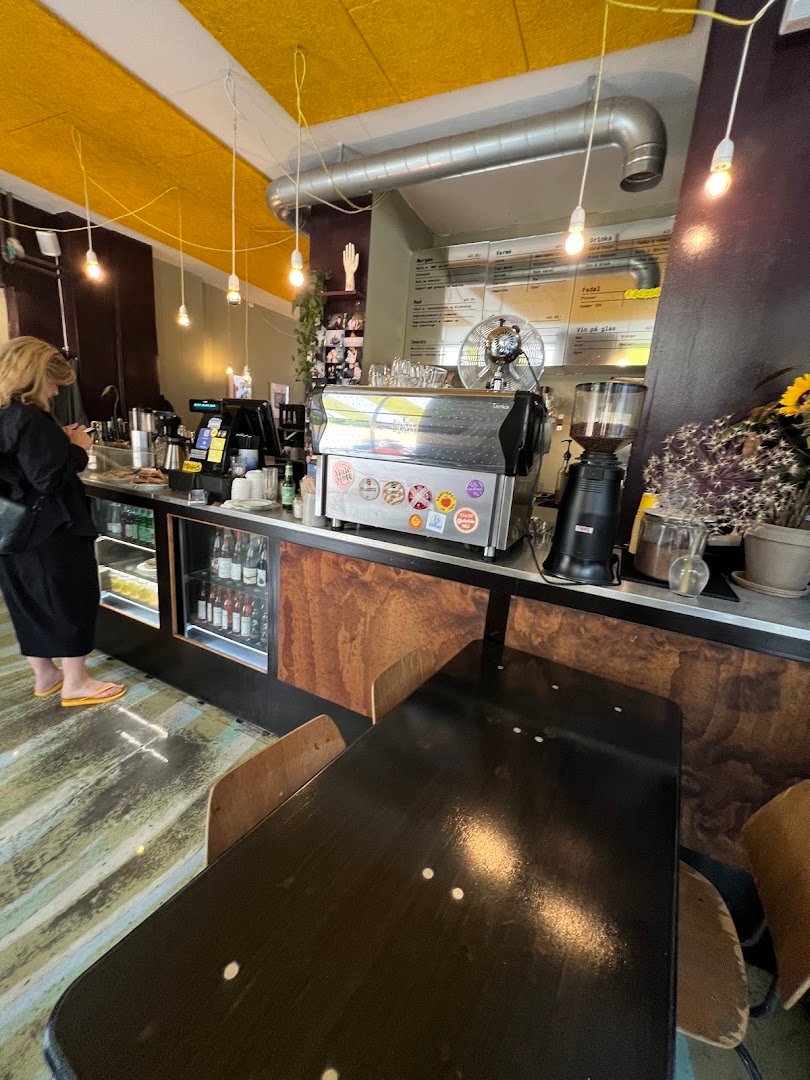 Minas Kaffebar specialty coffee shop in Copenhagen - photo 8