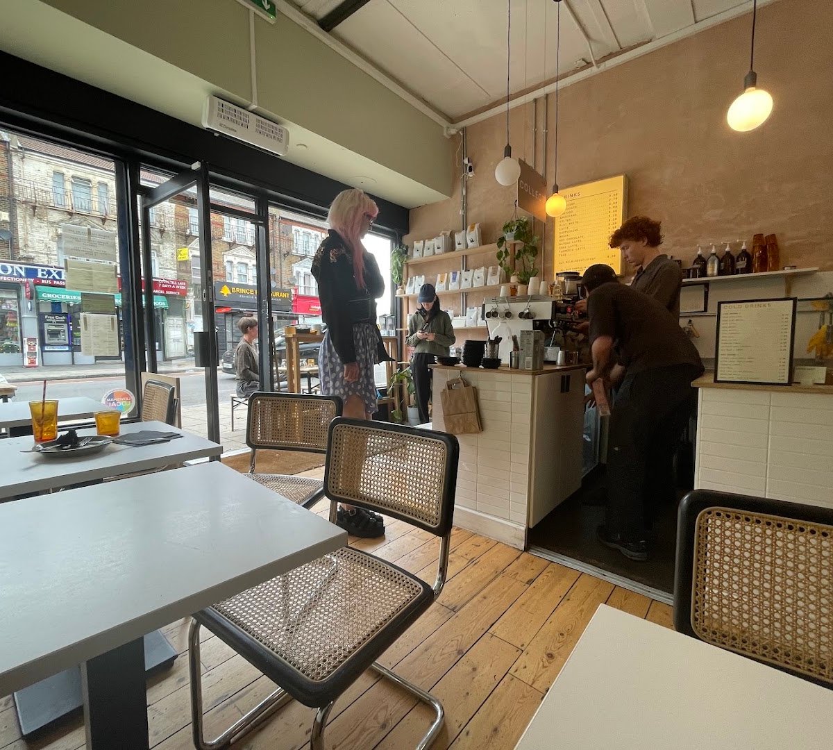 Dream Story specialty coffee shop in London - photo 2
