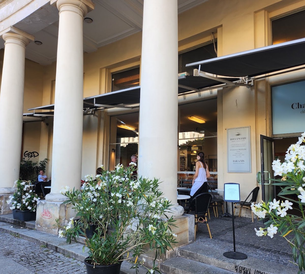 Storefront of Charlotte plac Zbawiciela, specialty coffee shop in Warsaw