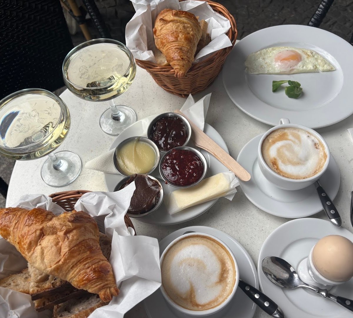 Coffee at Charlotte plac Zbawiciela, specialty coffee shop in Warsaw