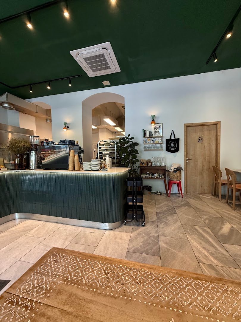 Läget Pékség specialty coffee shop in Budapest - photo 2