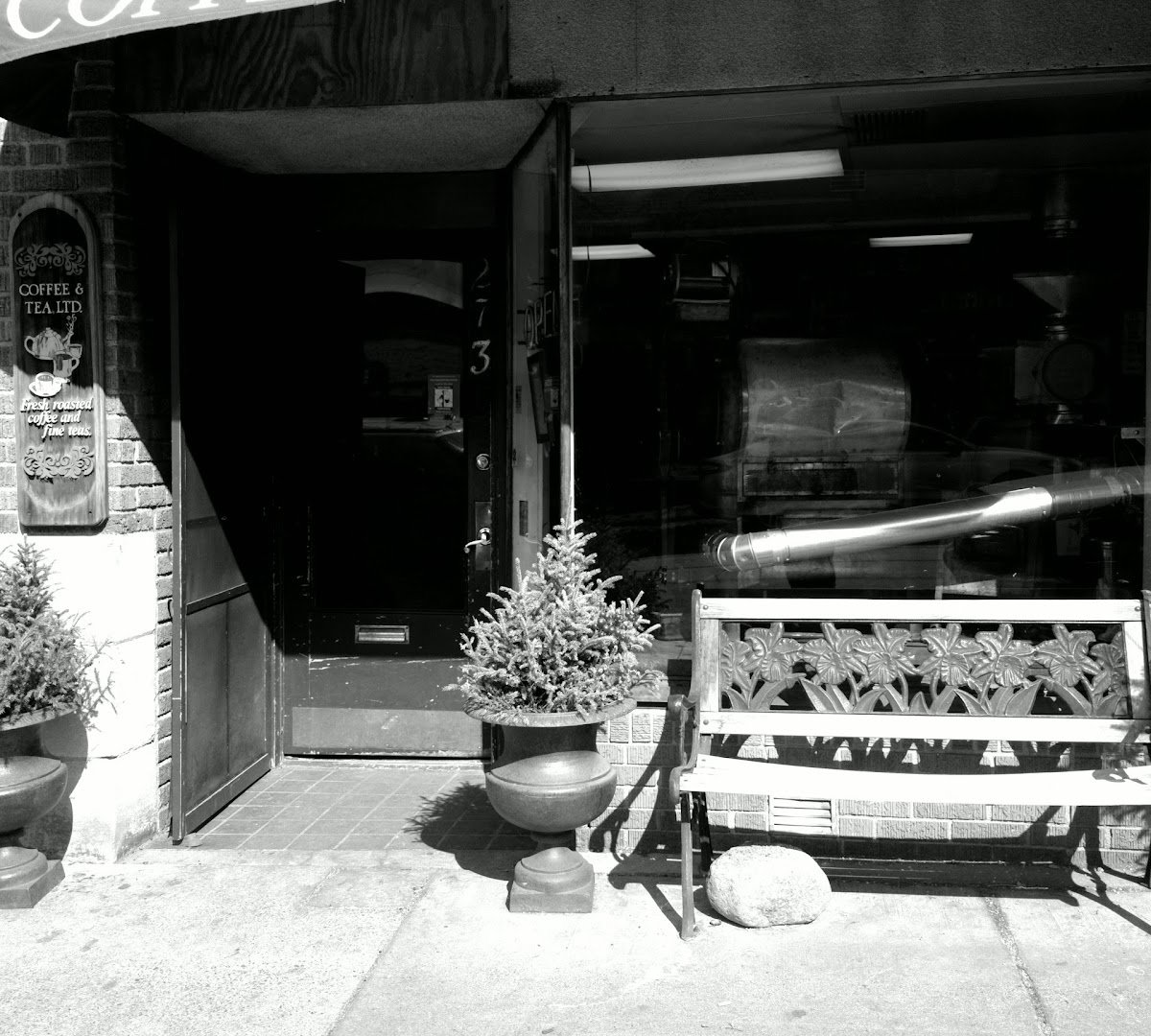 Storefront of Coffee and Tea Limited, specialty coffee shop in Minneapolis