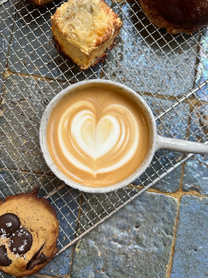 Câlin Matin specialty coffee shop in Paris - photo 3