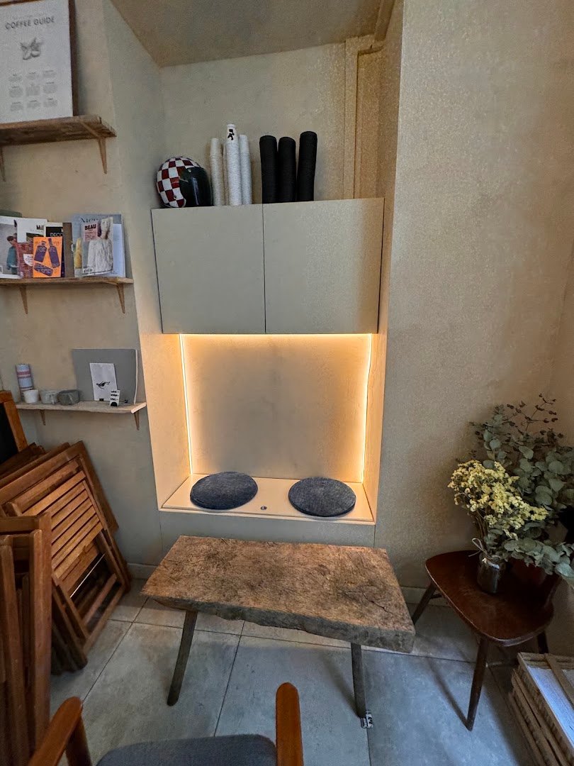Câlin Matin specialty coffee shop in Paris - photo 4