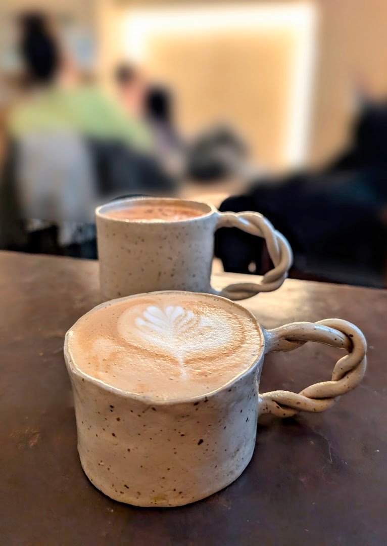 Câlin Matin specialty coffee shop in Paris - photo 5