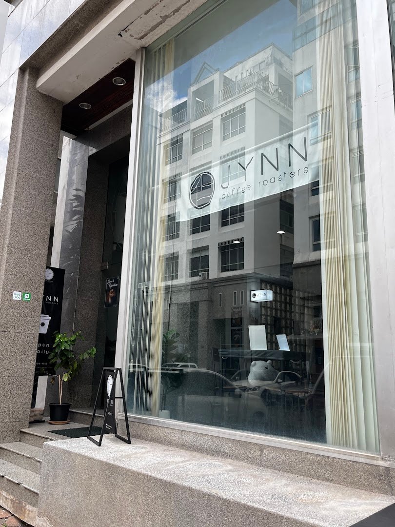 JYNN coffee roasters specialty coffee shop in Bangkok - photo 5