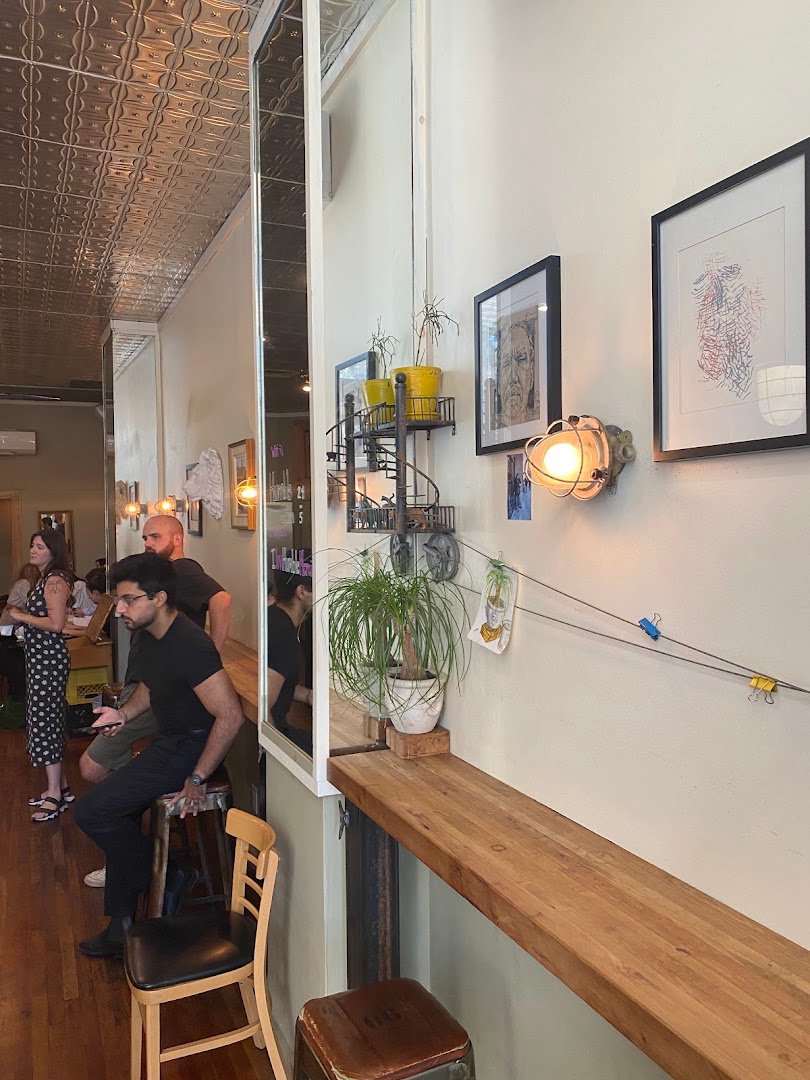 Interior of Café Humble Lion (Sherbrooke), specialty coffee shop in Montreal