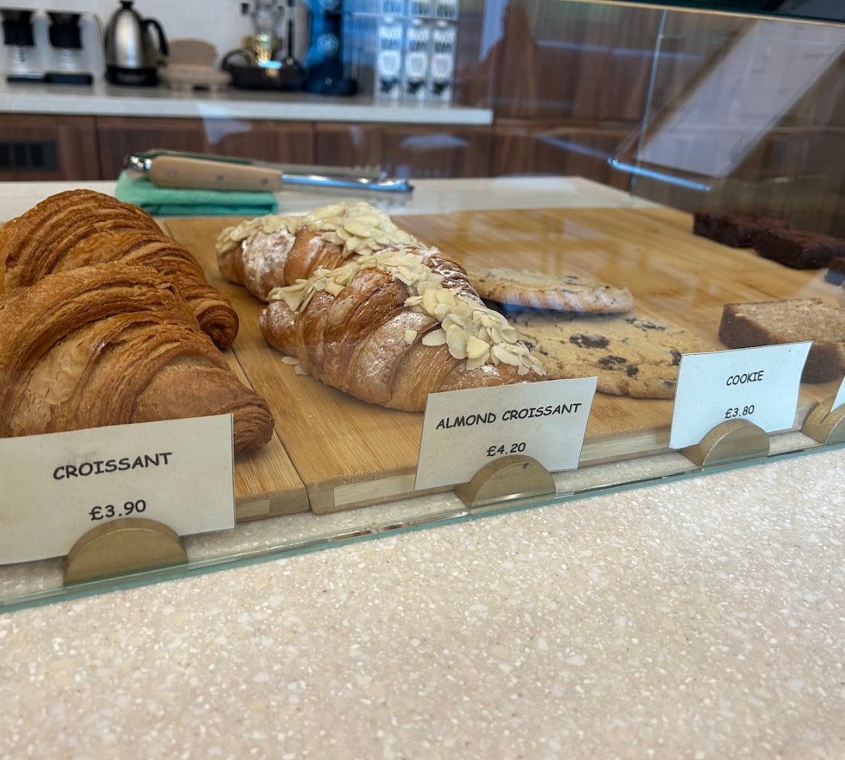 OBA Coffee specialty coffee shop in London - photo 10