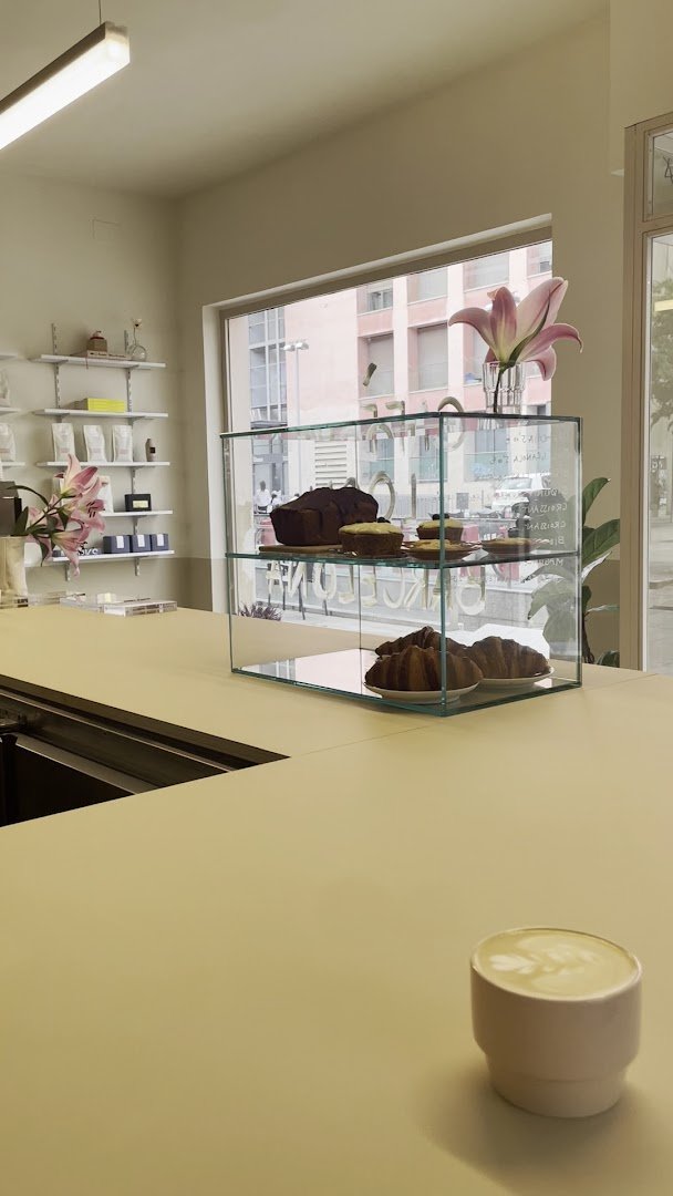 Cafè Local specialty coffee shop in Barcelona - photo 9