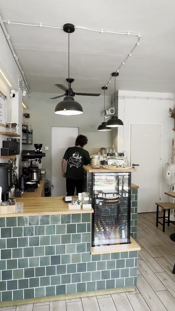 Interior of El Cafetero Plac Zbawiciela, specialty coffee shop in Warsaw