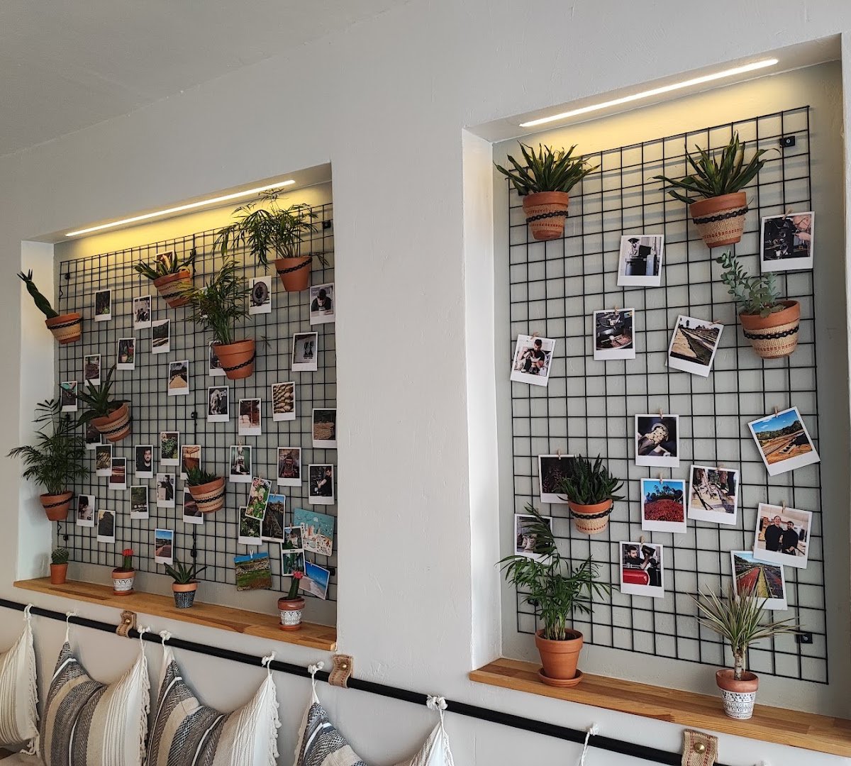 Interior of El Cafetero Plac Zbawiciela, specialty coffee shop in Warsaw