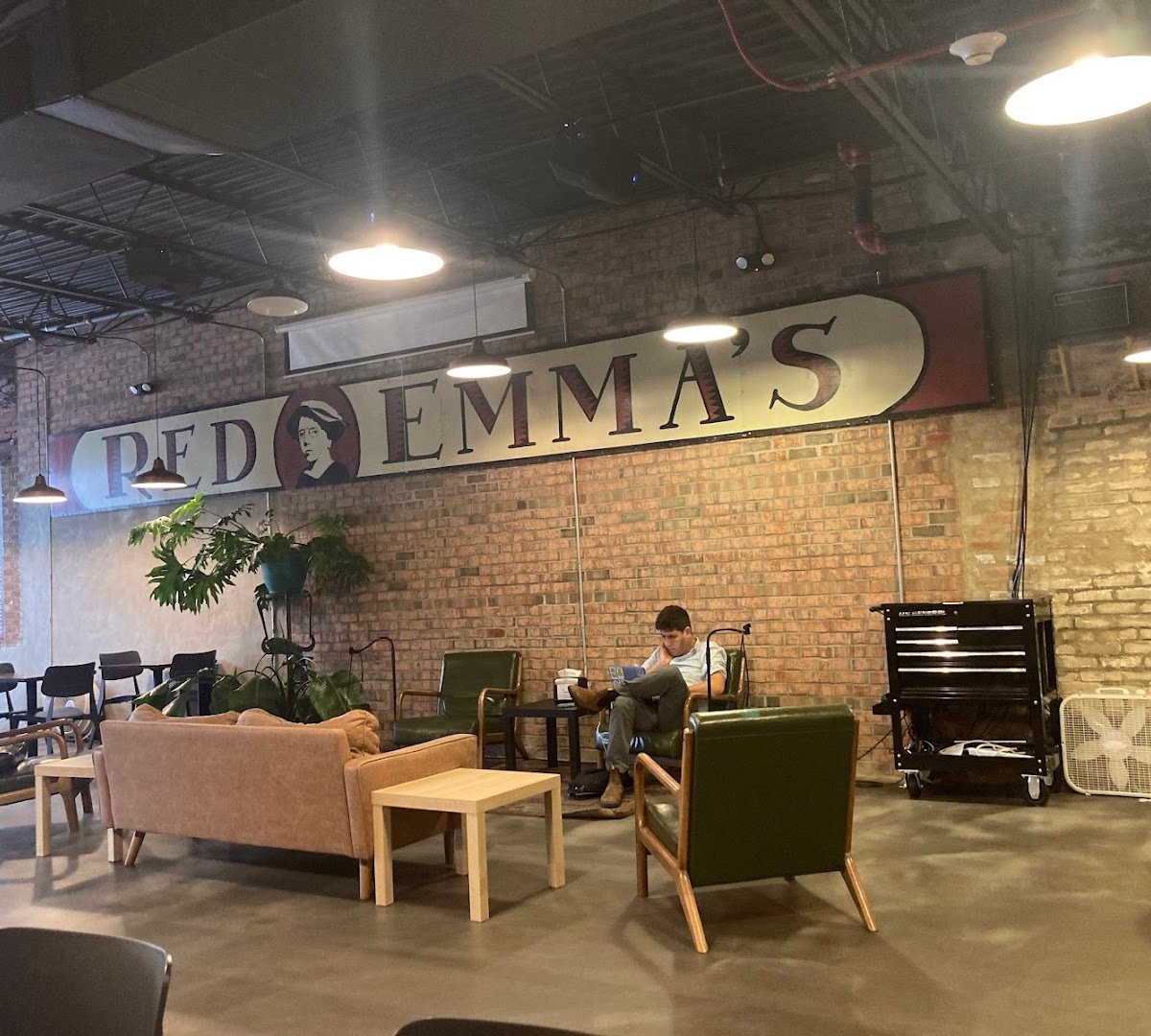 Red Emma's Bookstore Coffeehouse specialty coffee shop in Baltimore - photo 5