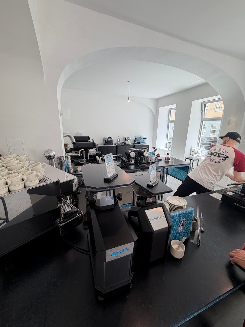 Interior of BEANDEPENDENT, specialty coffee shop in Vienna