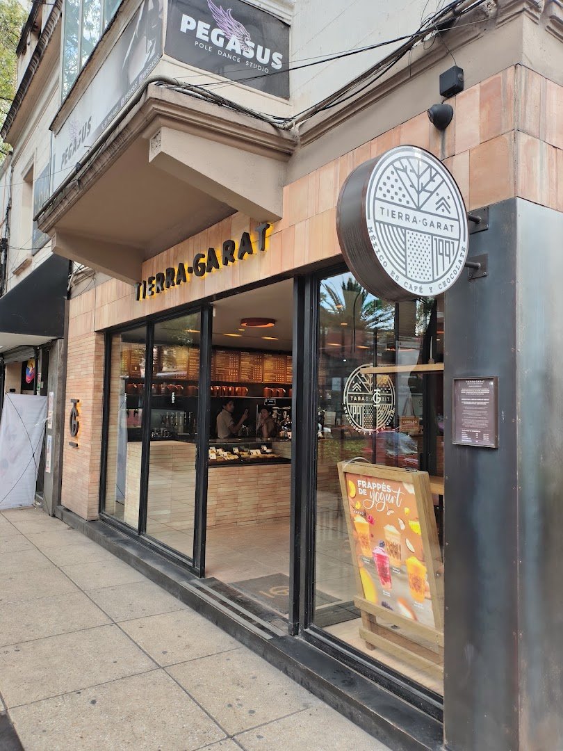 Storefront of Tierra Garat Florencia, specialty coffee shop in Mexico City