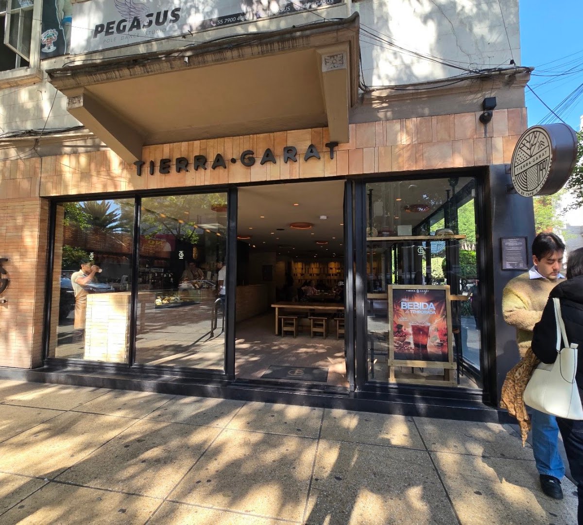 Storefront of Tierra Garat Florencia, specialty coffee shop in Mexico City