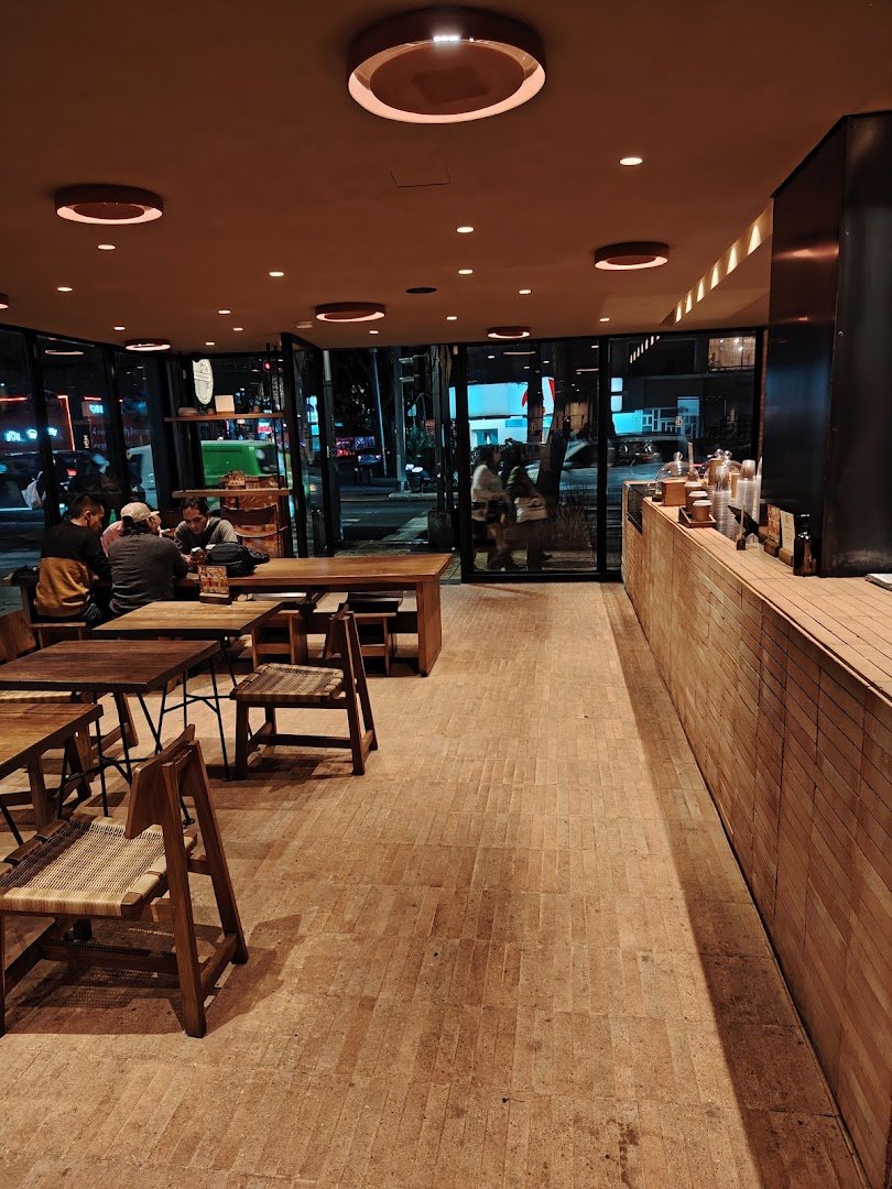 Interior of Tierra Garat Florencia, specialty coffee shop in Mexico City