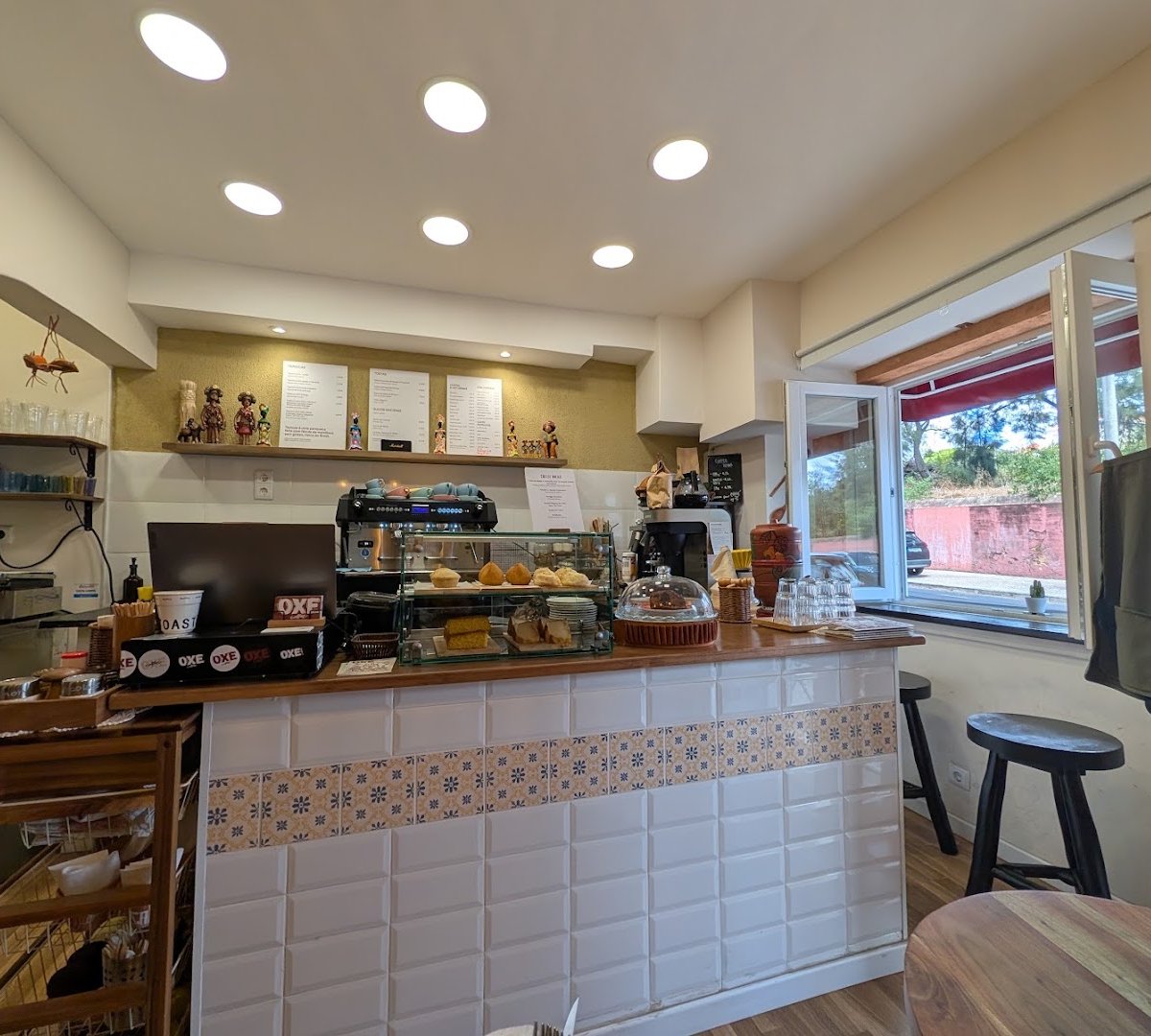Interior of Oxe Coffee, specialty coffee shop in Lisbon