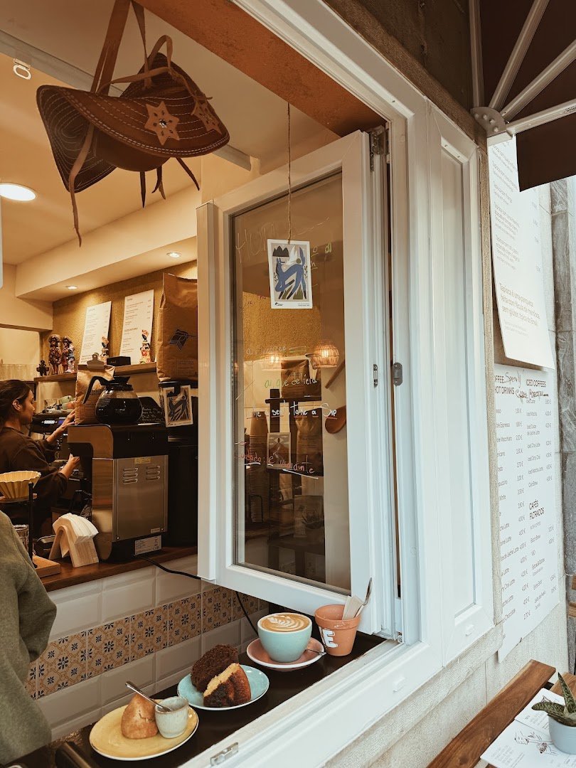 Interior of Oxe Coffee, specialty coffee shop in Lisbon