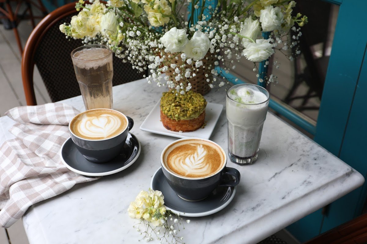 Magnolias Sous Le Pont specialty coffee shop in Dallas - photo 4