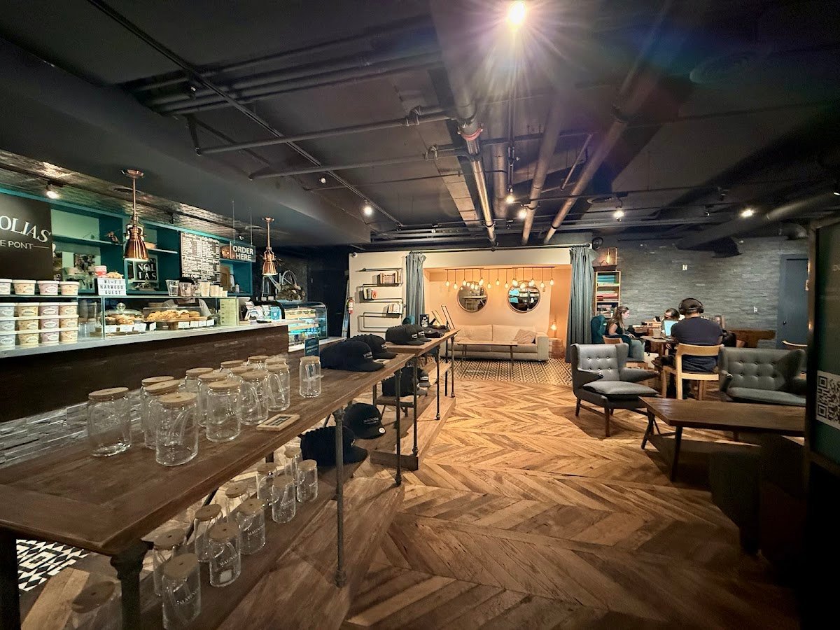 Magnolias Sous Le Pont specialty coffee shop in Dallas - photo 5