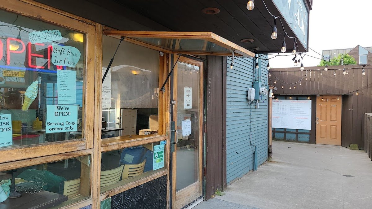 Ampersand Cafe on Alki specialty coffee shop in Seattle - photo 2