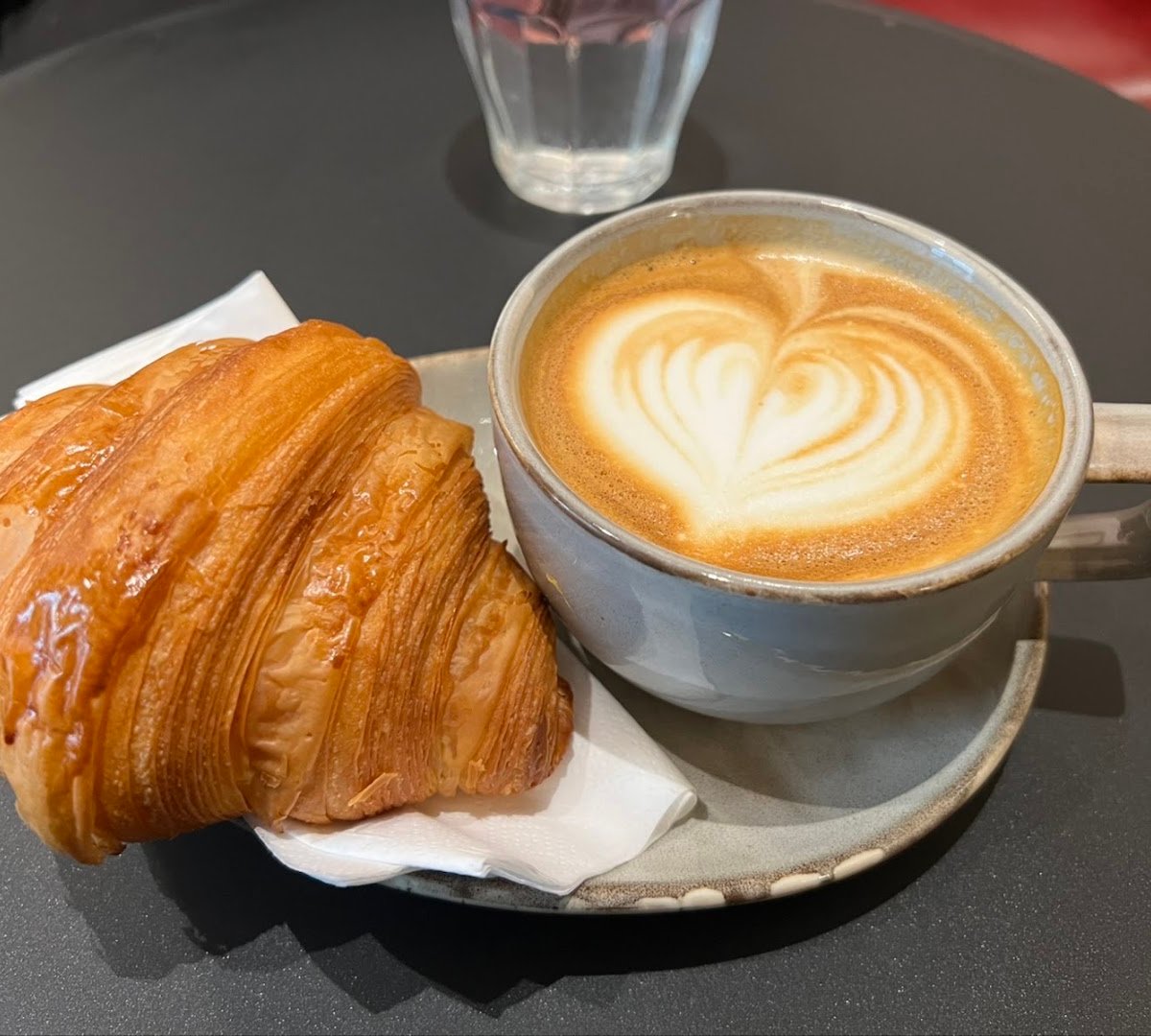 Constant. specialty coffee shop in Paris - photo 3