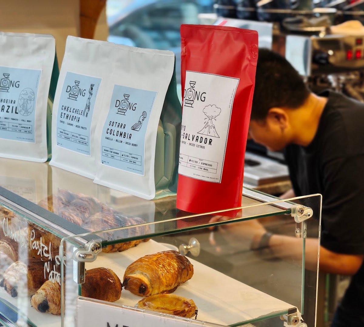 Interior of Dong Coffee, specialty coffee shop in Lisbon