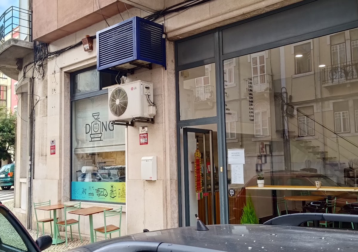 Storefront of Dong Coffee, specialty coffee shop in Lisbon
