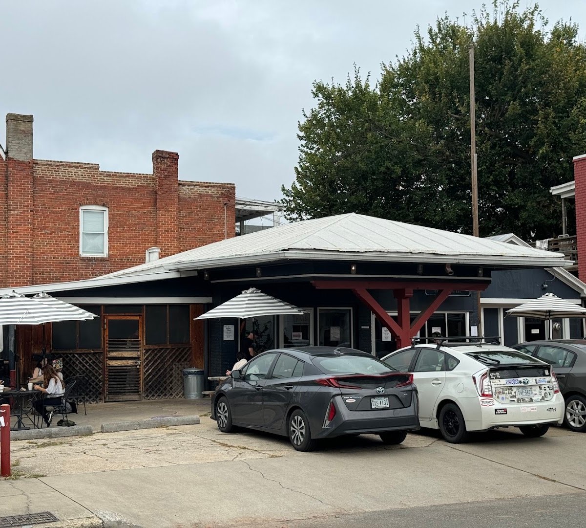Storefront of Lamplighter Coffee Roasters - Addison St, specialty coffee shop in Richmond