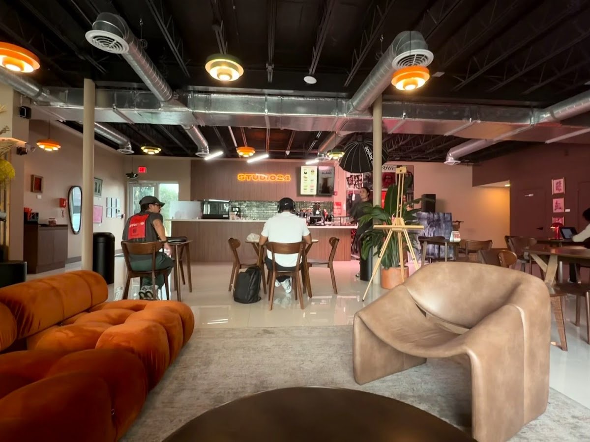 Studio 24 Artful Coffee specialty coffee shop in Miami - photo 14