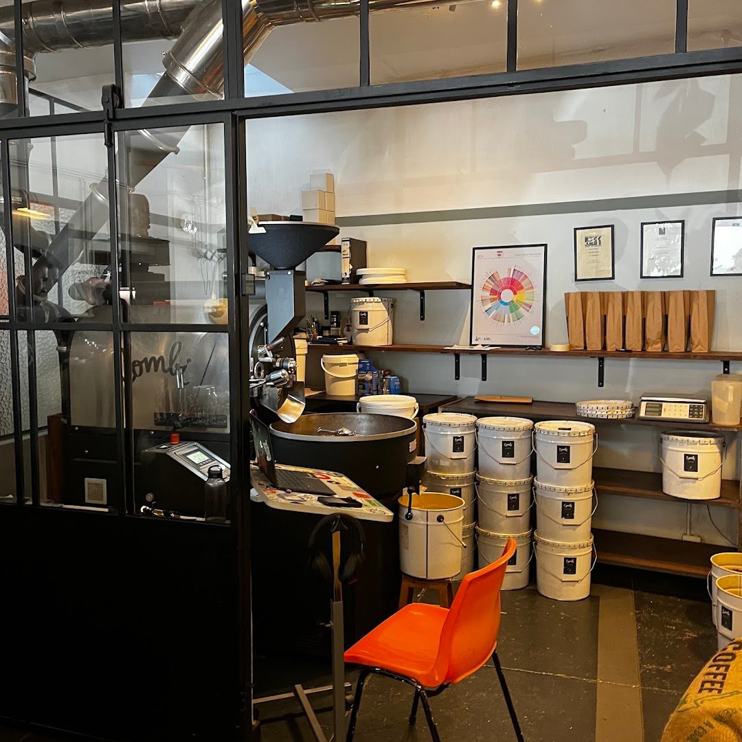 Interior of Combi Coffee Roasters, specialty coffee shop in Porto