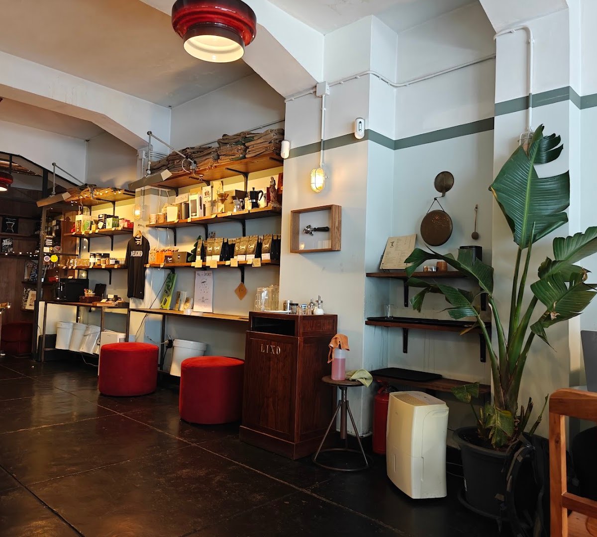 Interior of Combi Coffee Roasters, specialty coffee shop in Porto