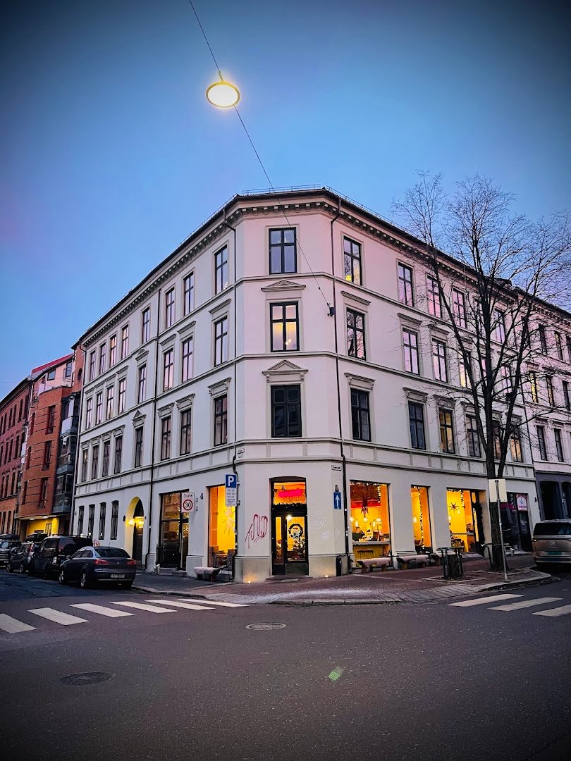 Storefront of Papegøye, specialty coffee shop in Oslo