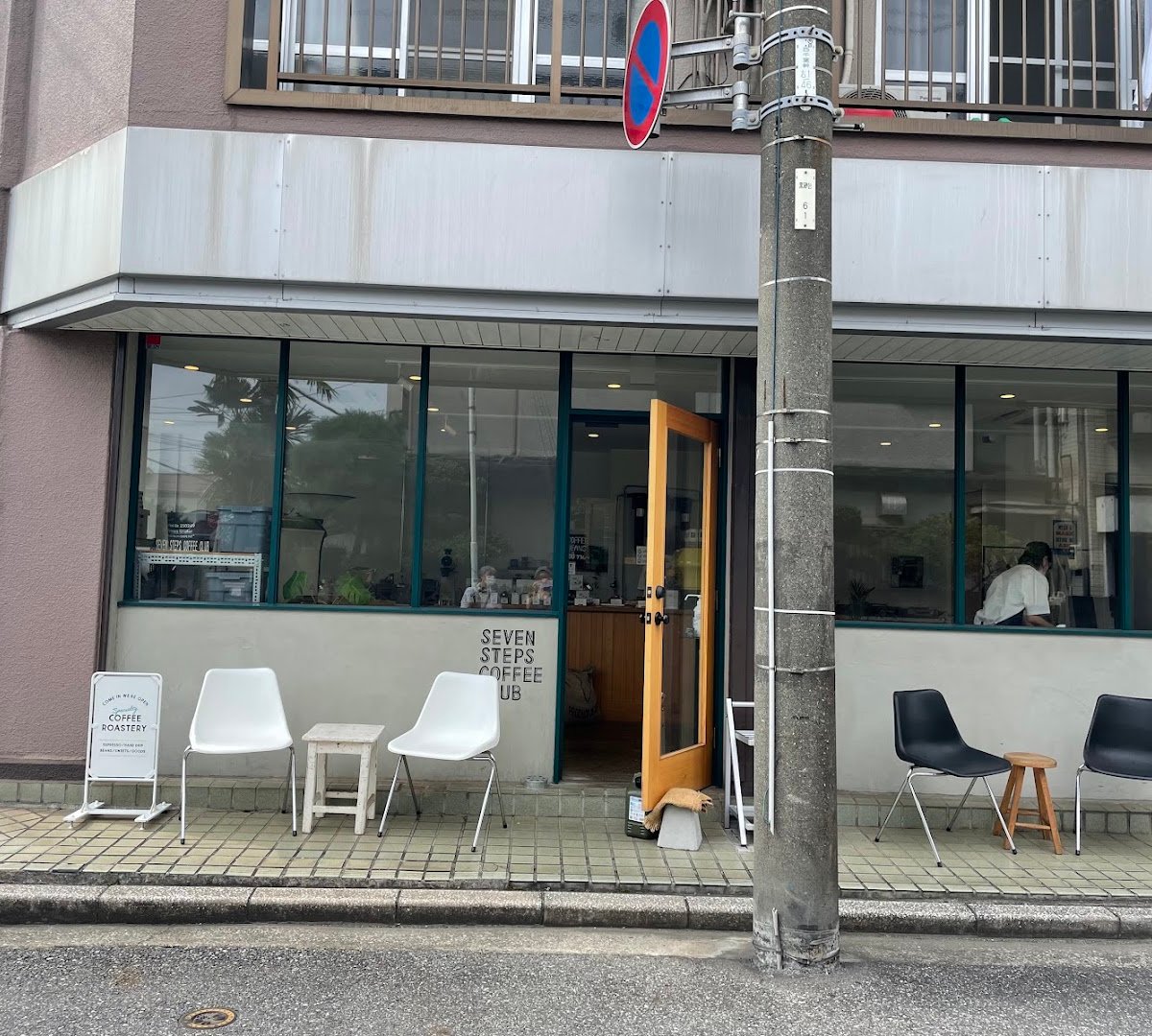 Storefront of SEVEN STEPS COFFEE CLUB, specialty coffee shop in Tokyo