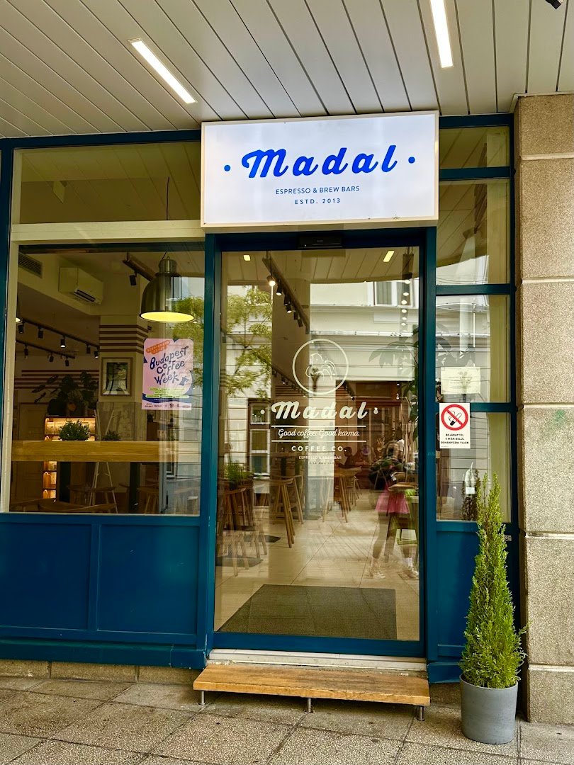 Madal Cafe - Specialty Coffee Shop - Kávézó specialty coffee shop in Budapest - photo 9
