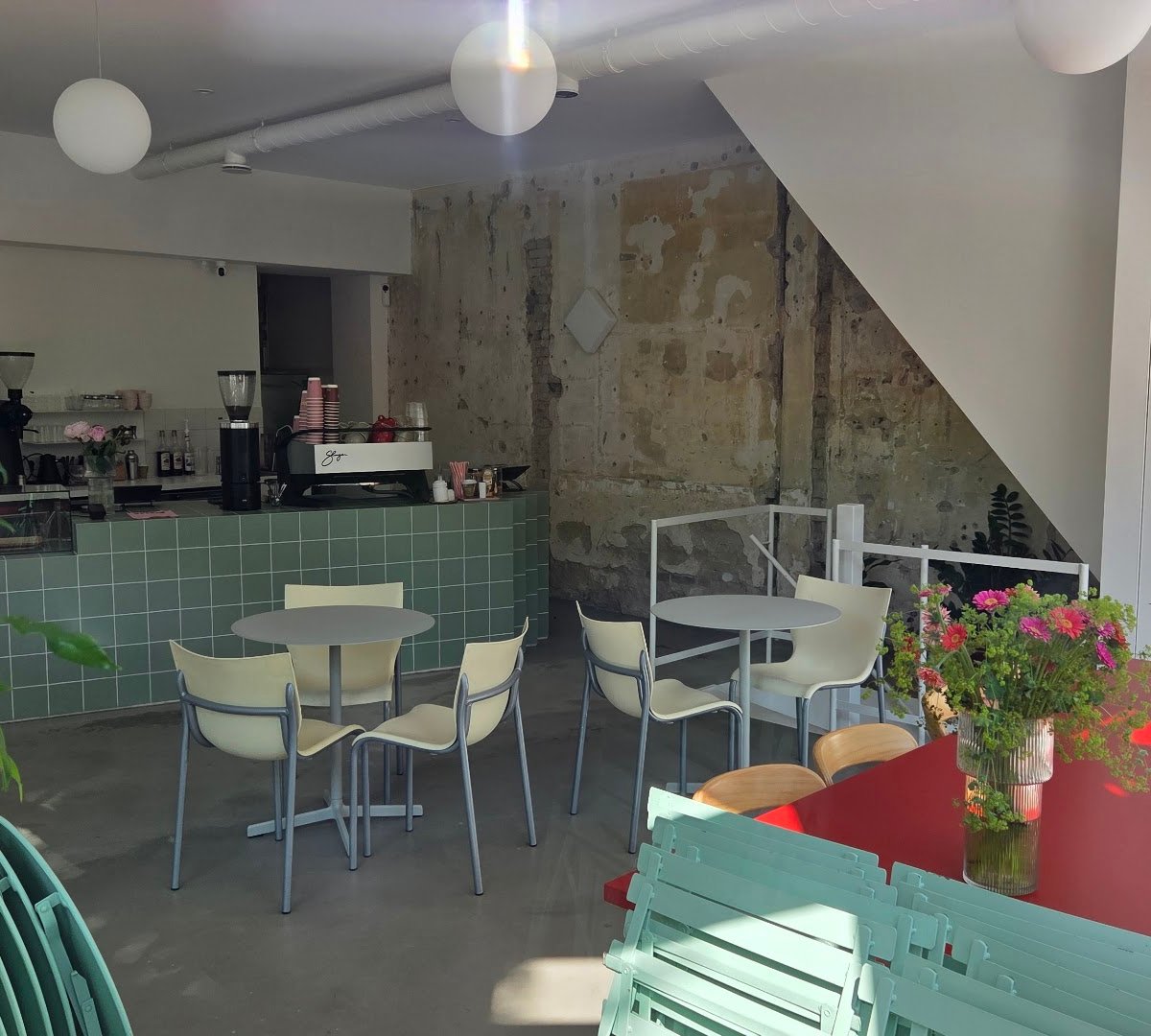 taal.coffee specialty coffee shop in Amsterdam - photo 9