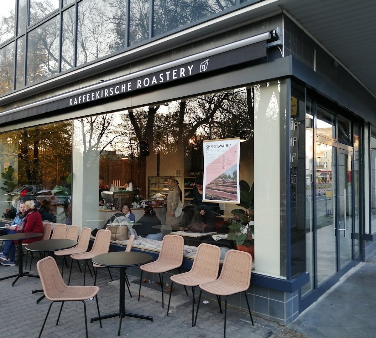 Kaffeekirsche Roastery Tempelhofer Damm specialty coffee shop in Berlin - photo 5