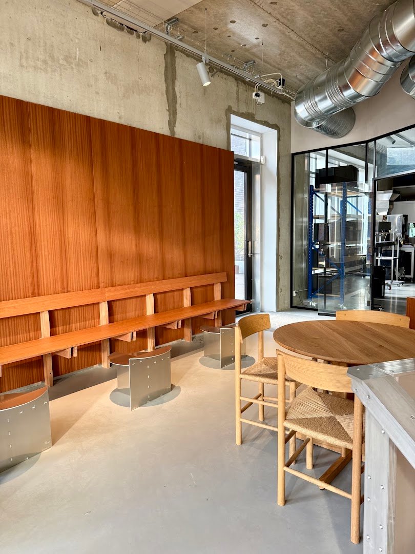 Original Coffee Carlsberg Byen (Bag Elefanterne) specialty coffee shop in Copenhagen - photo 5
