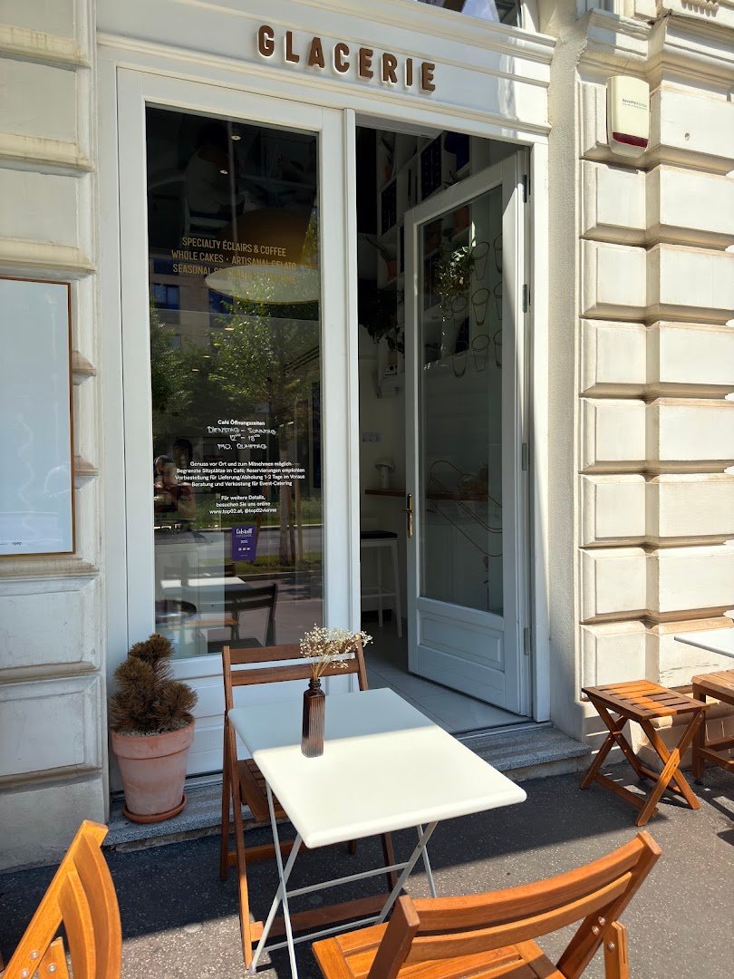 Storefront of TOP 02 – Desserts, Gelato & Coffee, specialty coffee shop in Vienna