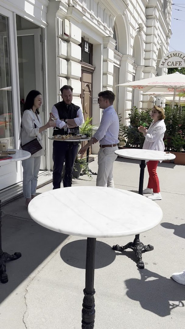 Storefront of TOP 02 – Desserts, Gelato & Coffee, specialty coffee shop in Vienna