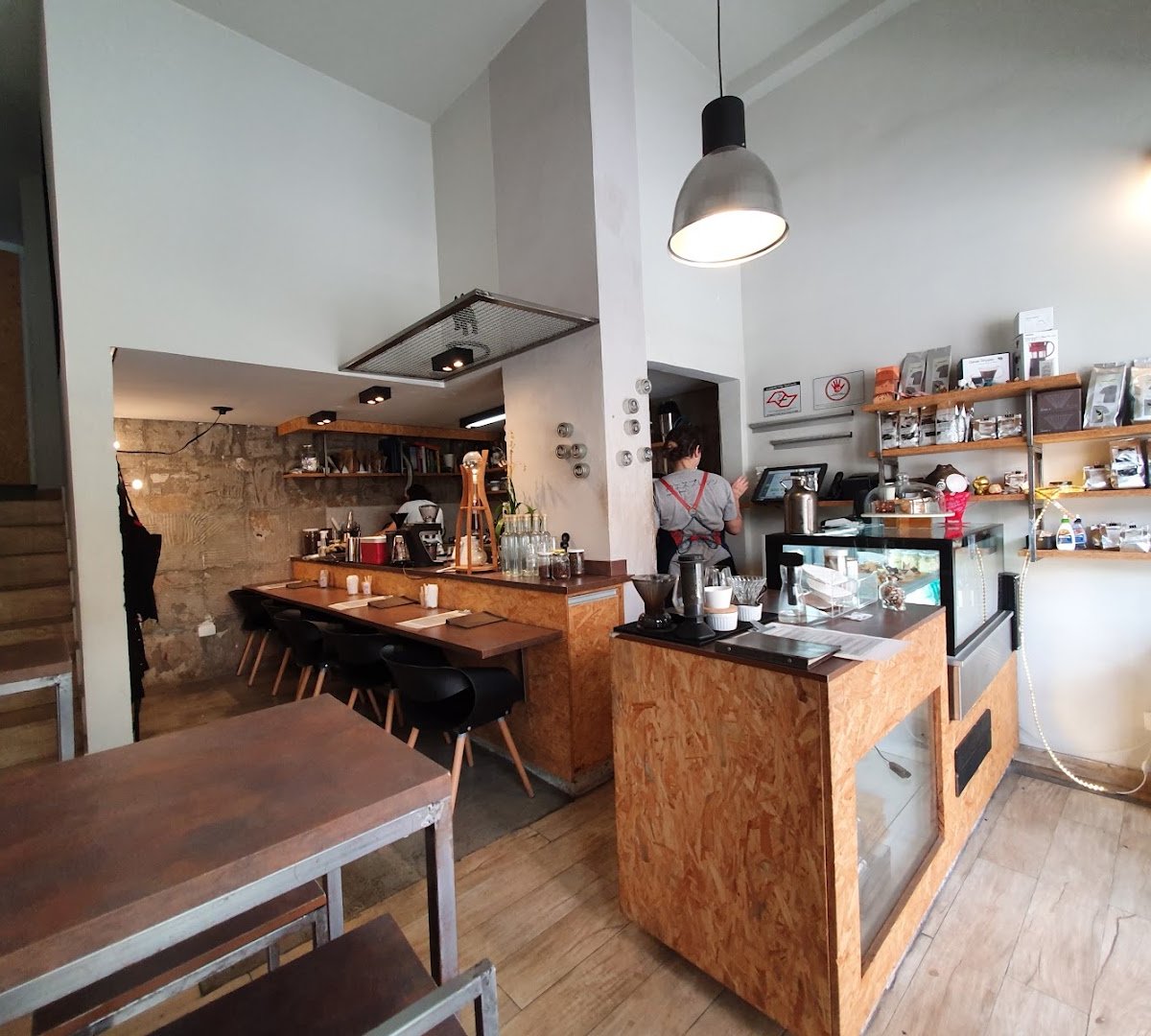 Interior of Pato Rei Berrini (Coffee Brewers), specialty coffee shop in São Paulo