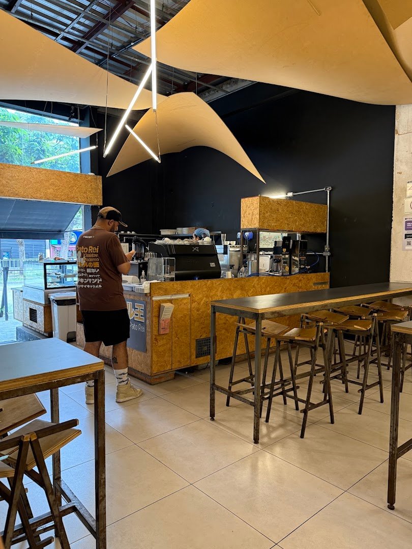 Interior of Pato Rei Berrini (Coffee Brewers), specialty coffee shop in São Paulo