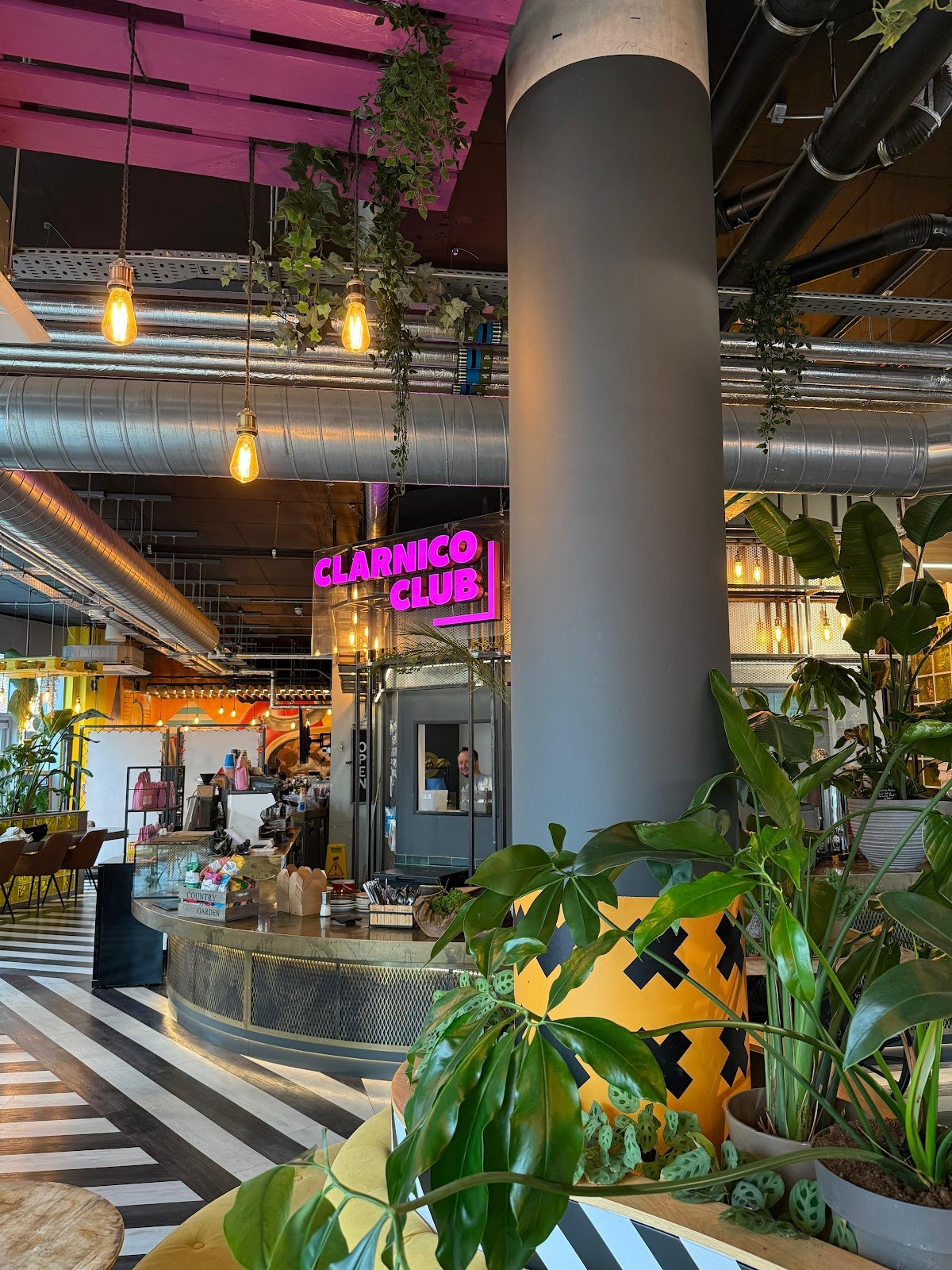 Clarnico Coffee specialty coffee shop in London - photo 5