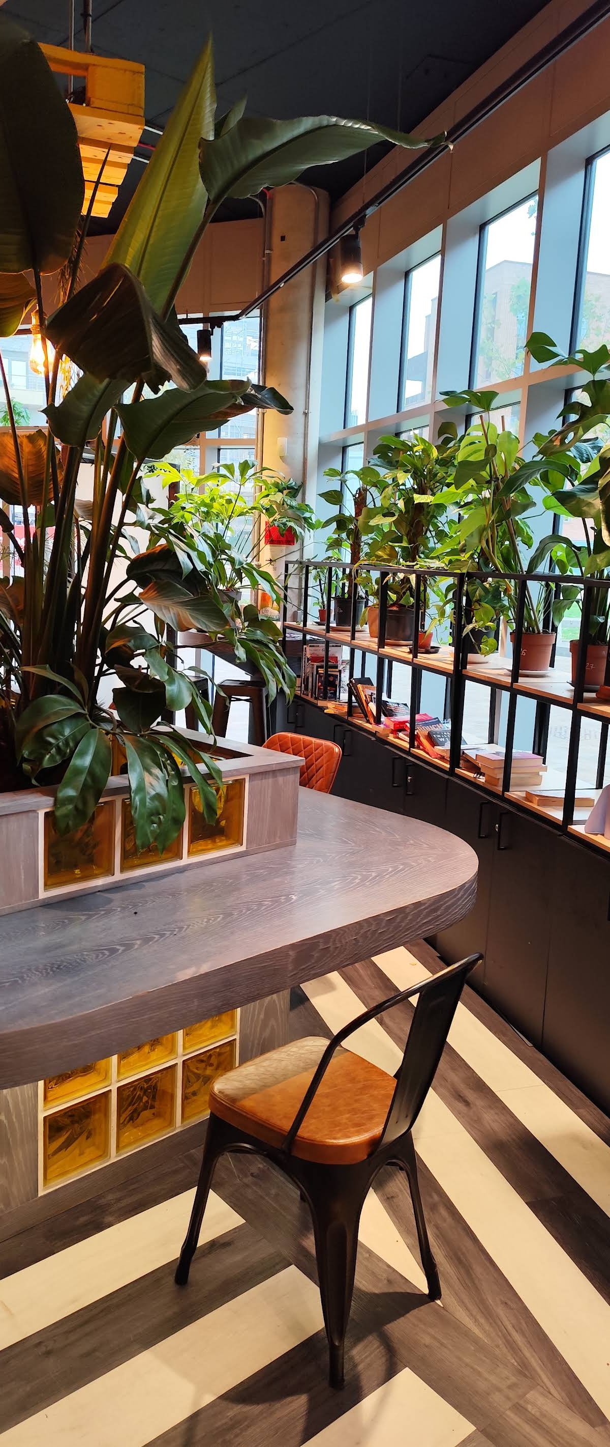 Clarnico Coffee specialty coffee shop in London - photo 9