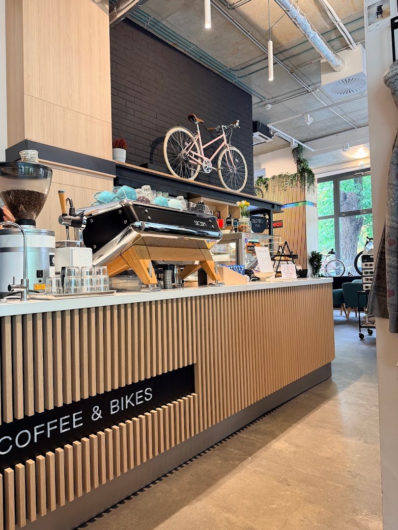 Bringiton coffee & bikes specialty coffee shop in Budapest - photo 4