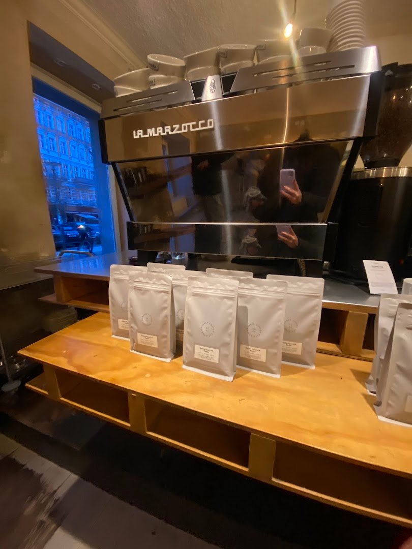 Bonanza Coffee Heroes specialty coffee shop in Berlin - photo 7